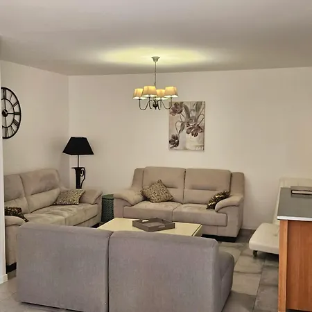 Maison Charmante Pres Des Jardins De Monet Avec Jardin Cloture. Tatil Evi