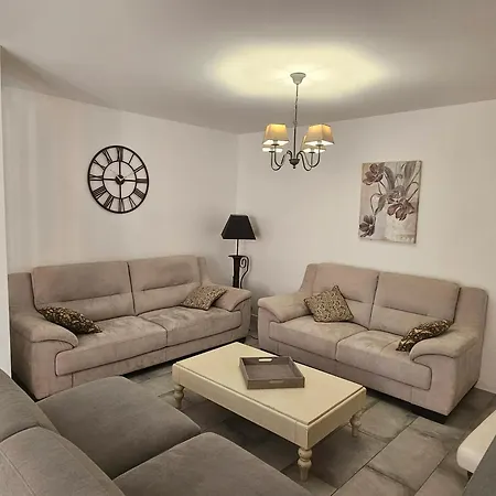 Tatil Evi Maison Charmante Pres Des Jardins De Monet Avec Jardin Cloture. *