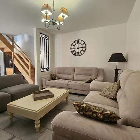 Maison Charmante Pres Des Jardins De Monet Avec Jardin Cloture. Tatil Evi