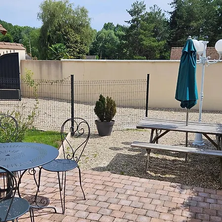 Дом отдыха Maison Charmante Pres Des Jardins De Monet Avec Jardin Cloture. *